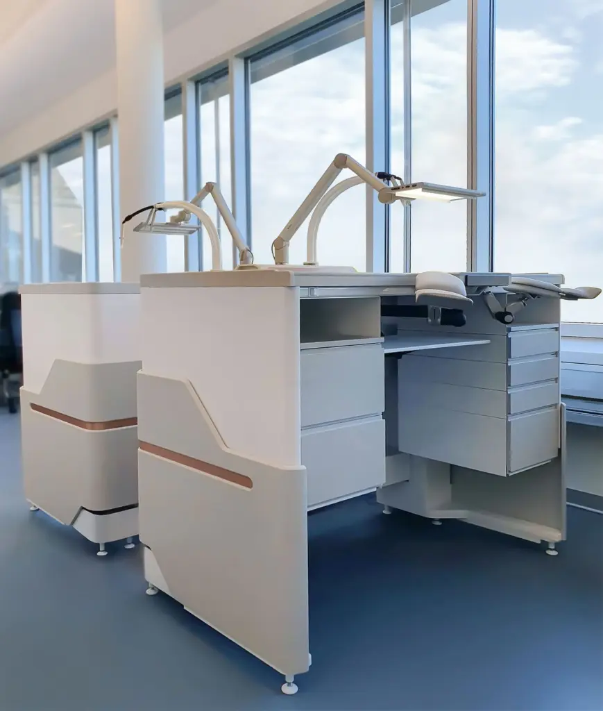 Zugänglichkeit und Organisation der INNOSPACE Uhrmacher-Werkbank
